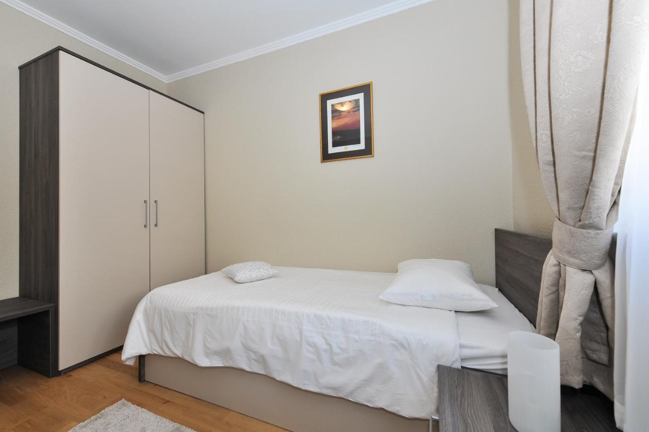Apartmani Peric 1 Meka Draga Обровац Экстерьер фото