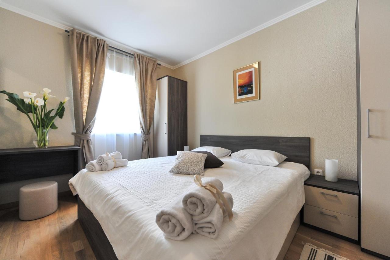 Apartmani Peric 1 Meka Draga Обровац Экстерьер фото