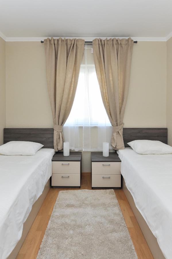 Apartmani Peric 1 Meka Draga Обровац Экстерьер фото