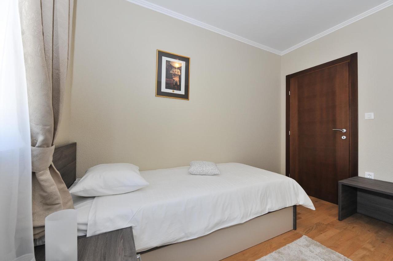Apartmani Peric 1 Meka Draga Обровац Экстерьер фото