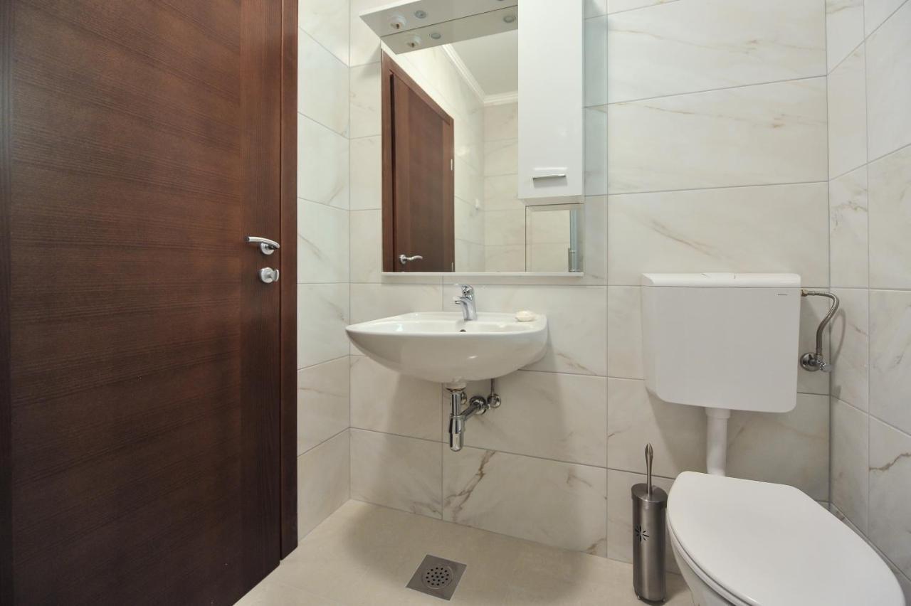 Apartmani Peric 1 Meka Draga Обровац Экстерьер фото